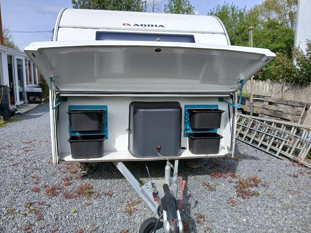 Adria caravan, Treinzit, Particulier, Adria, Frans bed