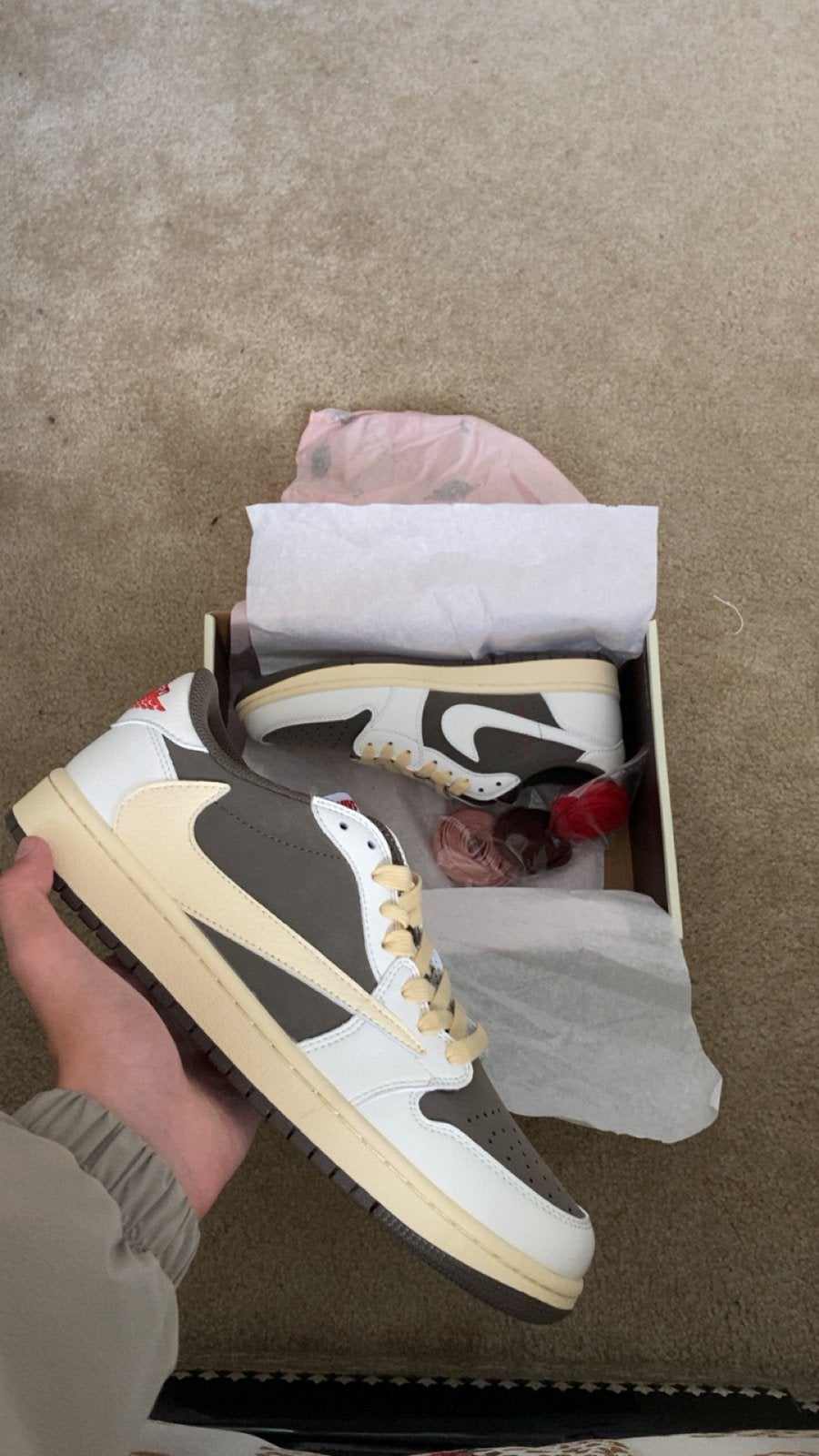 Nike Jordan 1 Low Travis Scott — Taille 43, Enlèvement ou Envoi, Comme neuf, Brun, Baskets