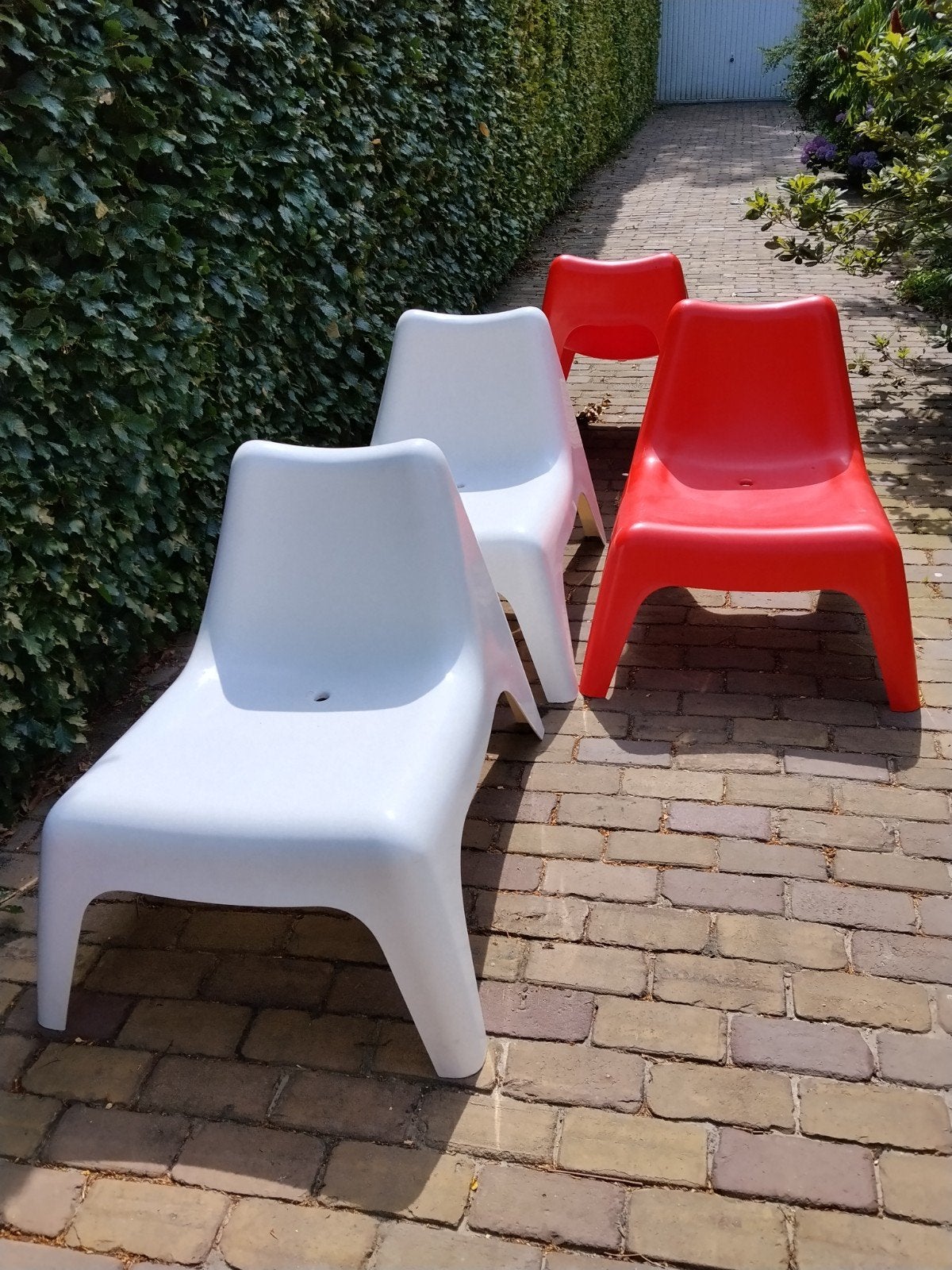 2 witte en 2 rode tuinzetels, Ophalen