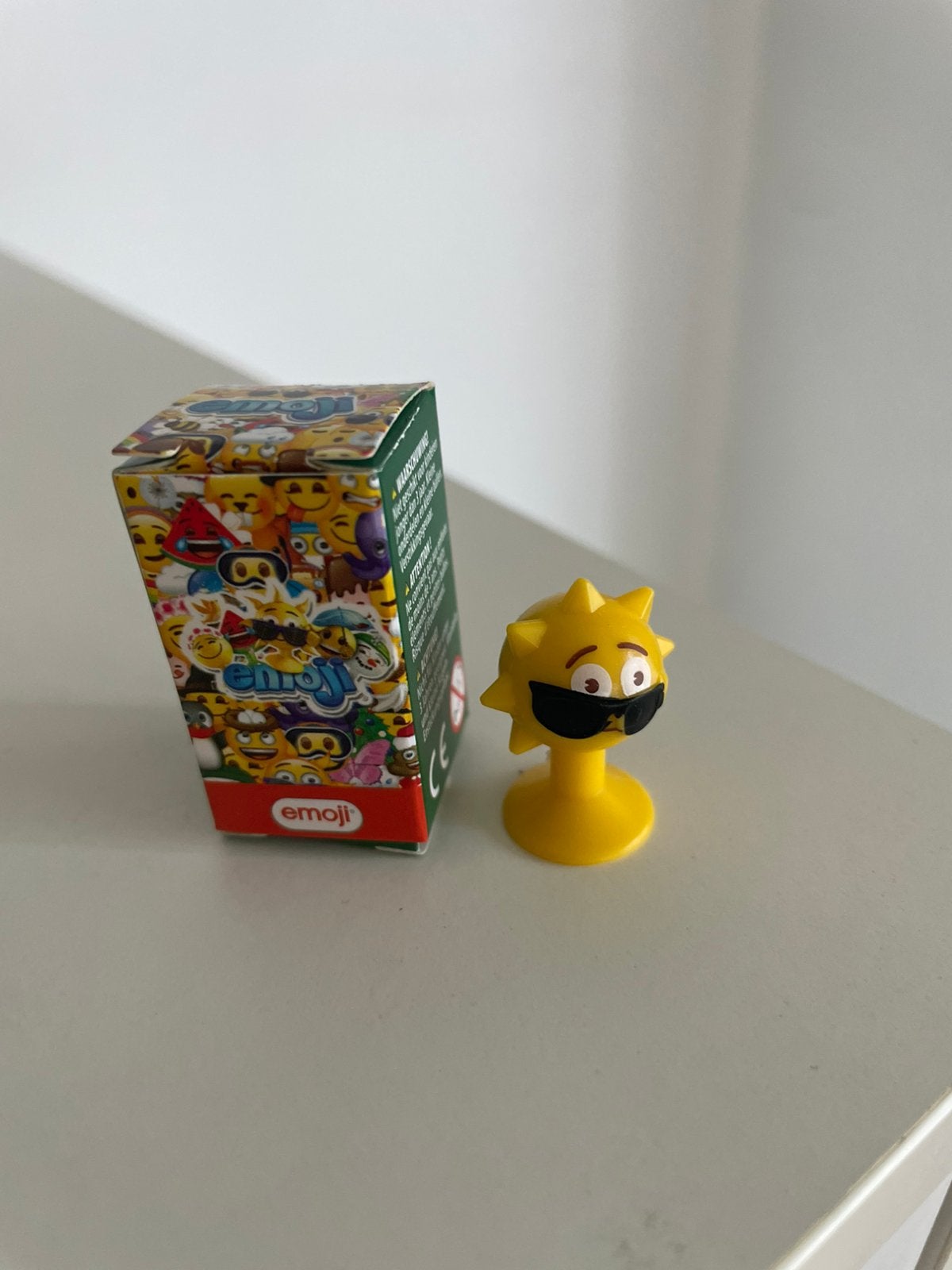 Sally shades emoji emoji Aldi 2026, Enlèvement ou Envoi, Comme neuf