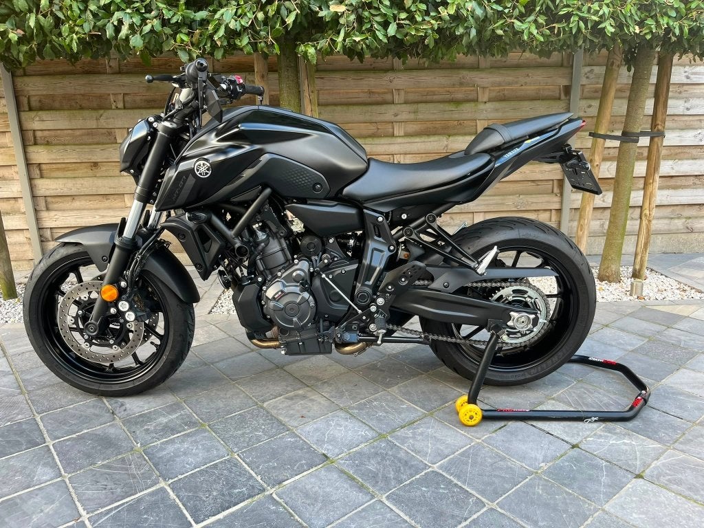 yamaha mt-07 **tech black**35kw**9/2025** slechts 3200km**, Motoren, 2 cilinders, ABS, Nieuw, Bedrijf