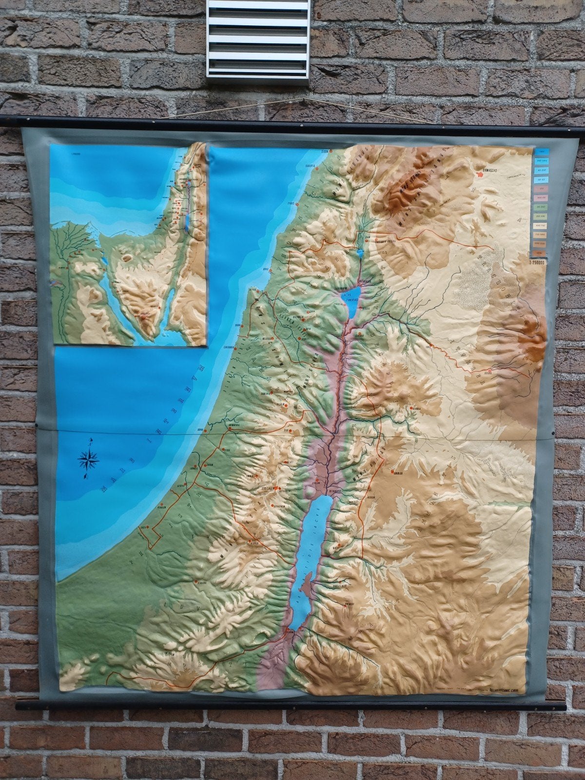 Antieke relief schoolkaart Israël, Ophalen