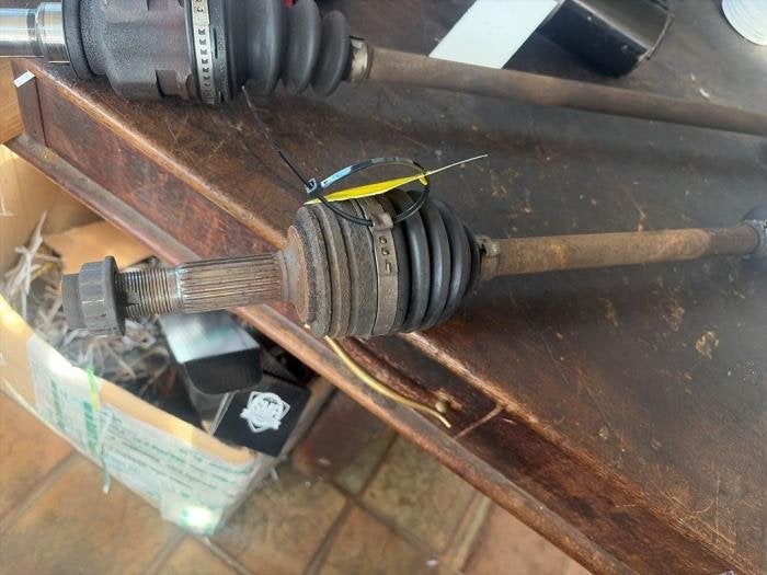 Arbre de transmission avant gauche d'un Peugeot 107, -, 3 mois de garantie, Utilisé, -
