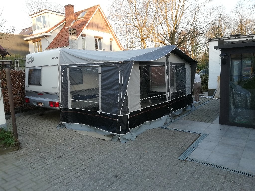 Caravan Fendt Safir 470, Vast bed, Rondzit, Particulier, Luifel