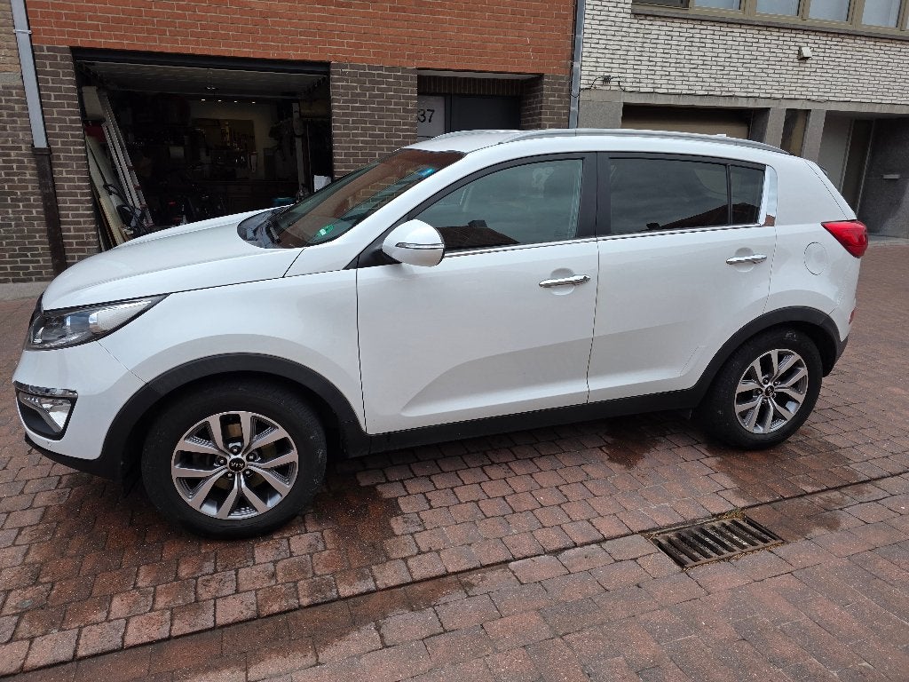 Kia Sportage World Edition 1.6 2WD Deluxe White, Autos, Kia, Euro 5, 1436 kg, Boîte manuelle, Entretenue par le concessionnaire