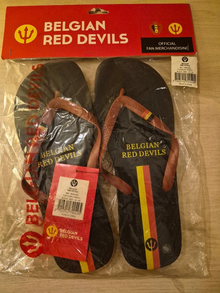Nouvelles paire de slach de diable rouge 43/44, Sports & Fitness, Enlèvement ou Envoi, Neuf, Chaussures