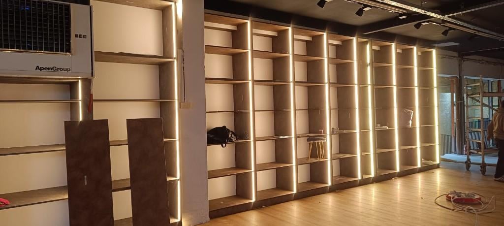 Meuble présentoir SHOWROOM sur mesure, Enlèvement