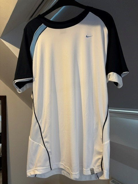 Chemise de tennis/sport Nike Dri-FIT - Blanc/Bleu - Taille L, Vêtements | Hommes, Vêtements de sport, Enlèvement ou Envoi, Général
