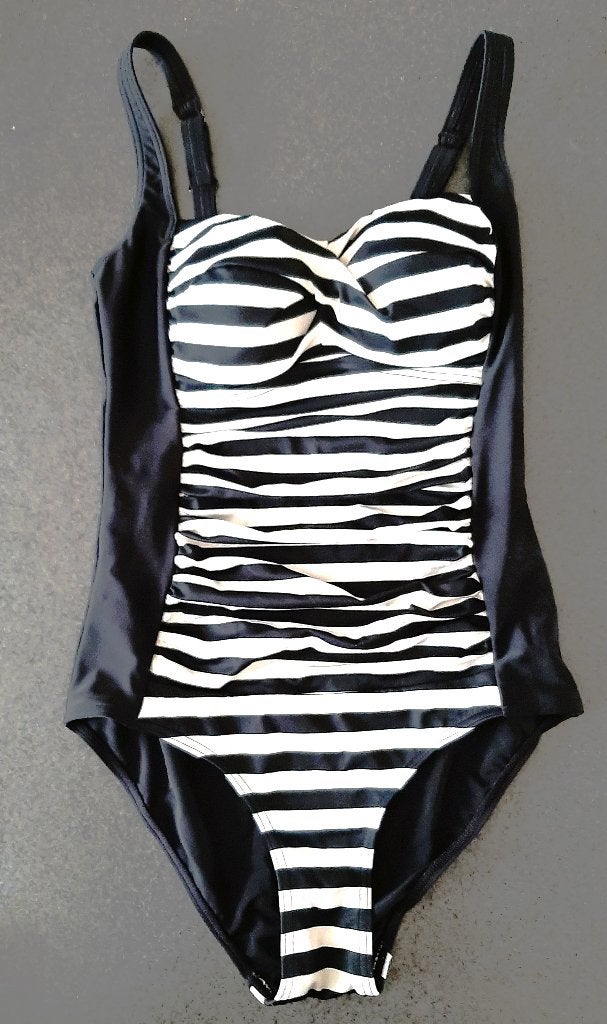 Te koop: Nieuw!! Mooi zwart badpak met witte strepen, 40., Ophalen, Nieuw, Zwart, Badpak
