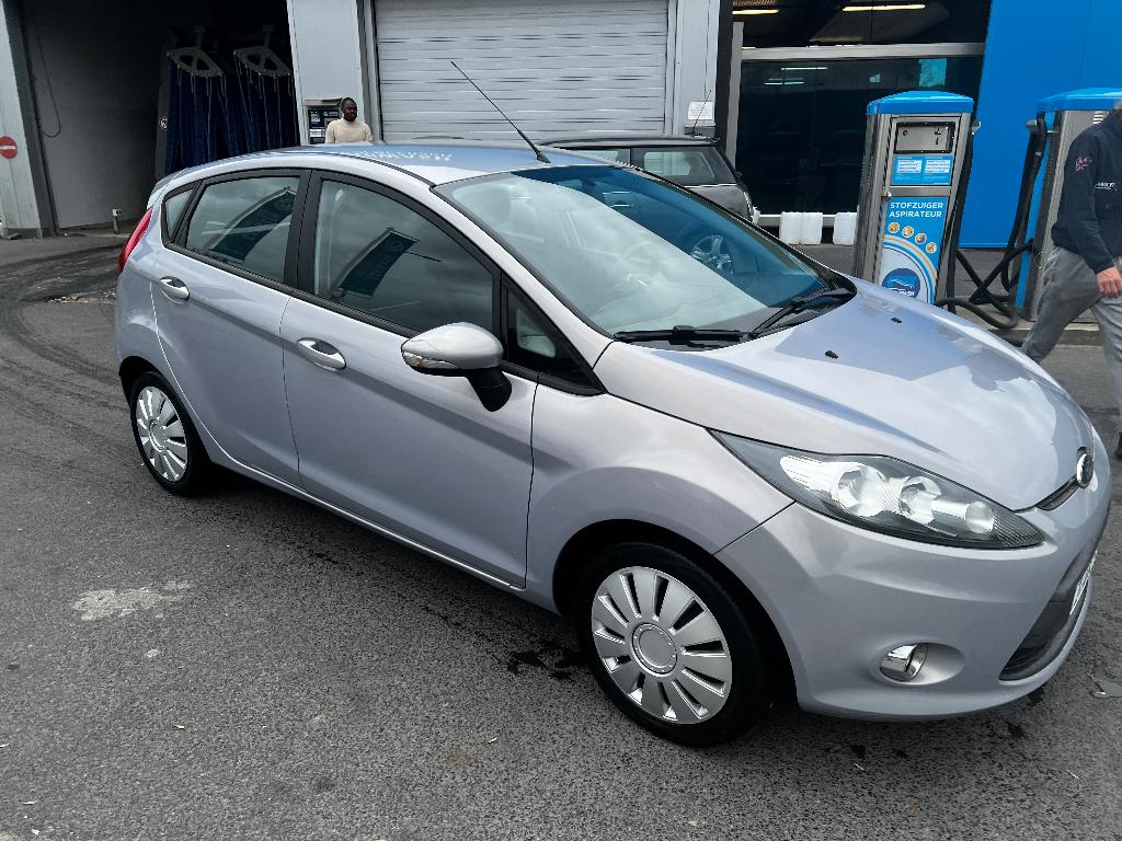 Ford Fiesta benz met airco 130000 km wordt gekeurd, Auto's, Voorwielaandrijving, Euro 5, Stof, 1242 cc