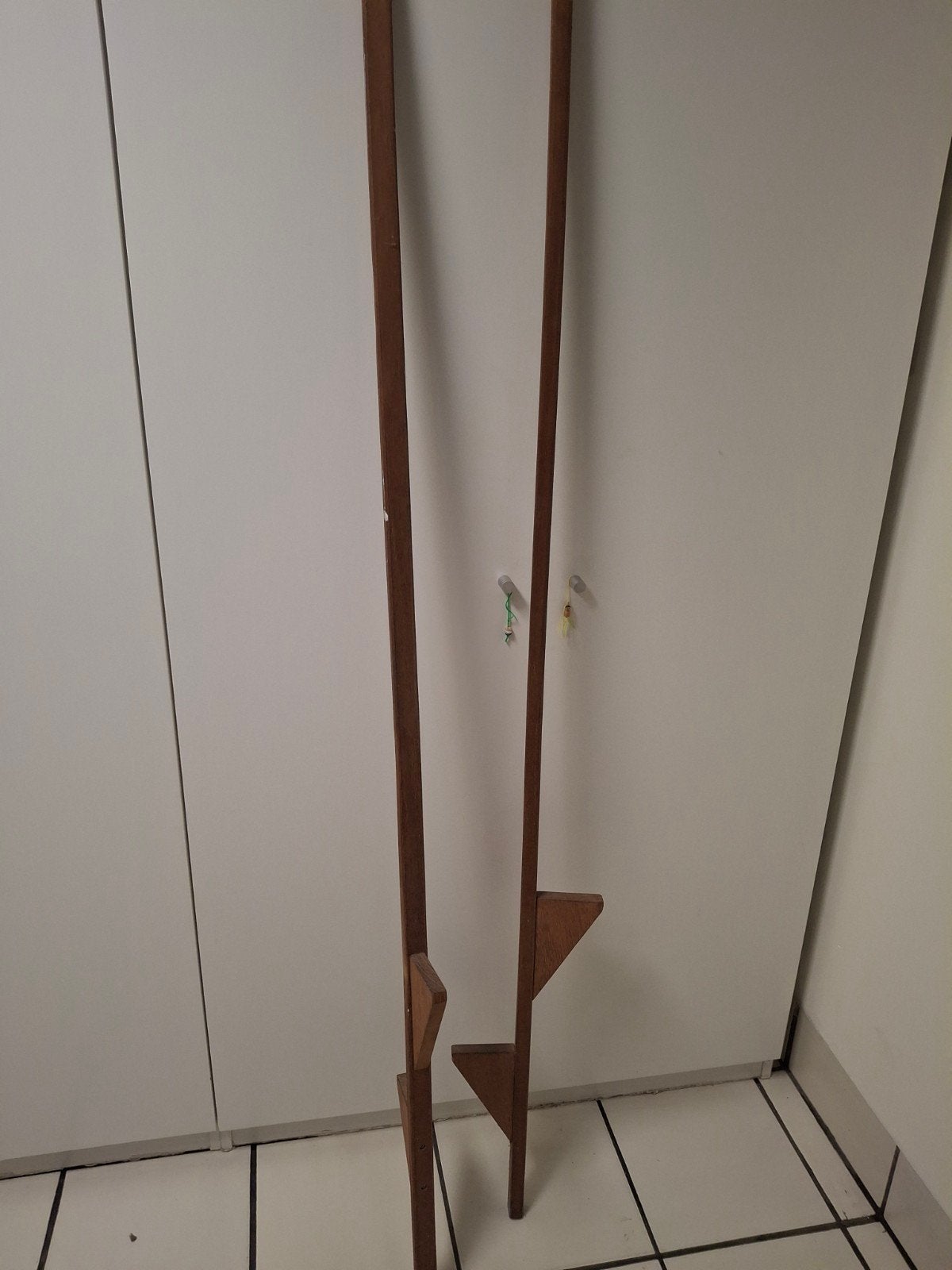 Stelten in hout, Enlèvement