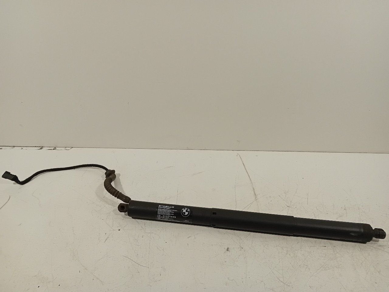 Gasdrukveer links achter BMW X5, Onderdelen@venauto.nl, Van der Ven Autorecycling B.V., Gebruikt, Ettenseweg 76, 4706 PB Roosendaal, The Netherlands