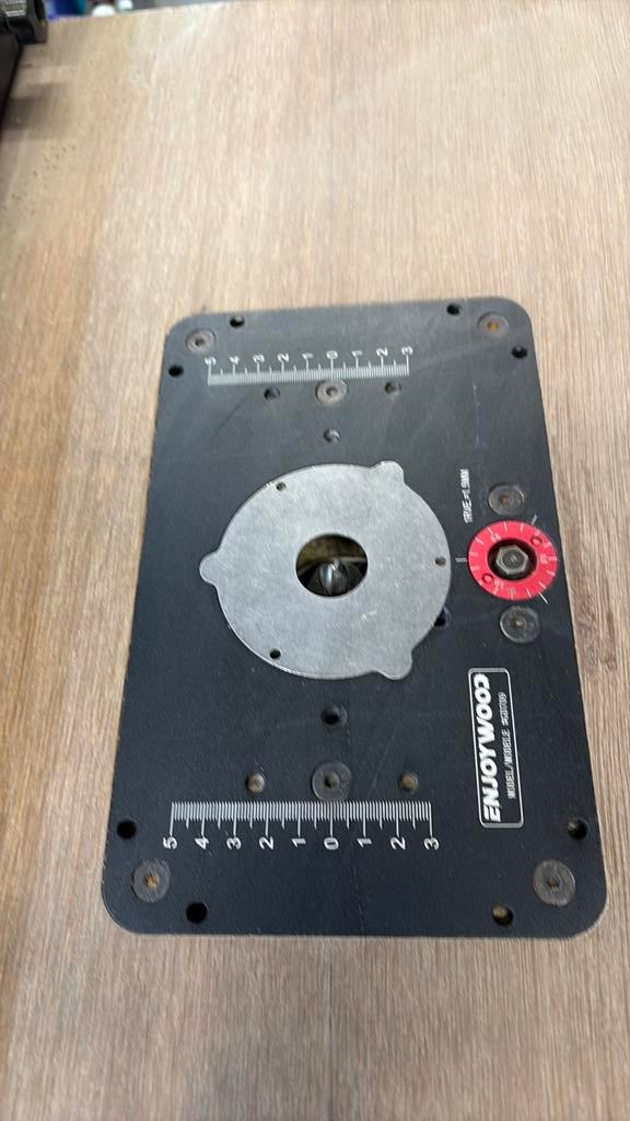 Scie panthera et defonceuse sous table, Bricolage & Construction, Outillage | Scies mécaniques, Enlèvement, Comme neuf