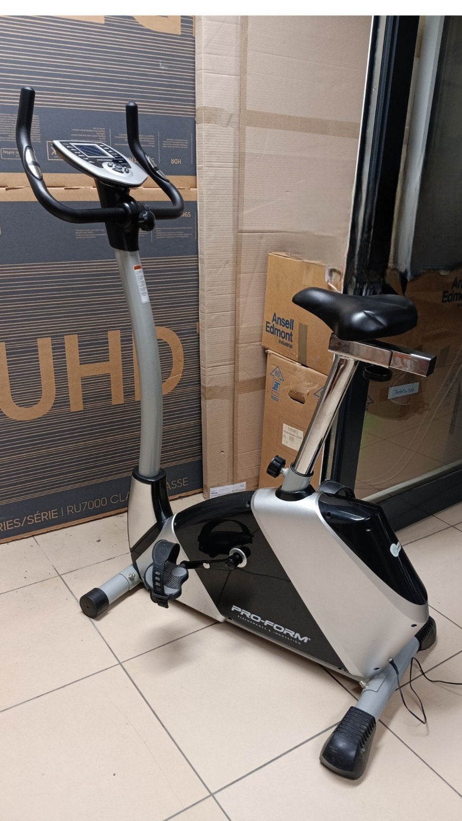 PRO-FORM Hometrainer, Sports & Fitness, Enlèvement, Comme neuf, Jambes, Vélo d'appartement