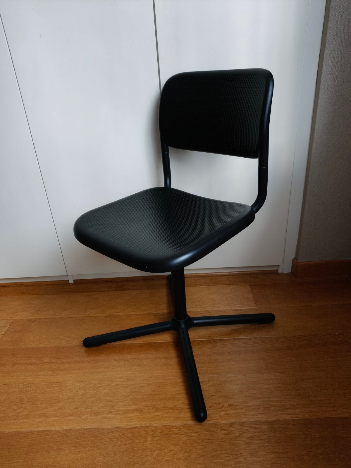 Ikea SMÄLLEN black swivel chair
Swivel chair, black
Swivel c, Maison & Meubles, Enlèvement
