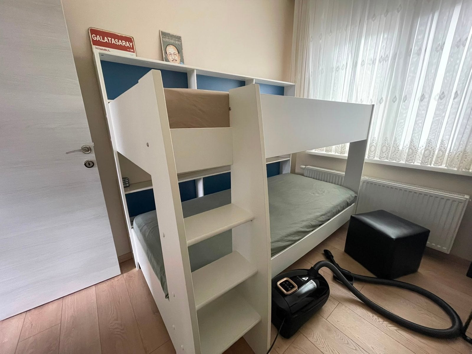 Witte Stapelbed Istikbal met mattras, Maison & Meubles, Chambre à coucher | Lits superposés & Lits mezzanines, Enlèvement, Comme neuf