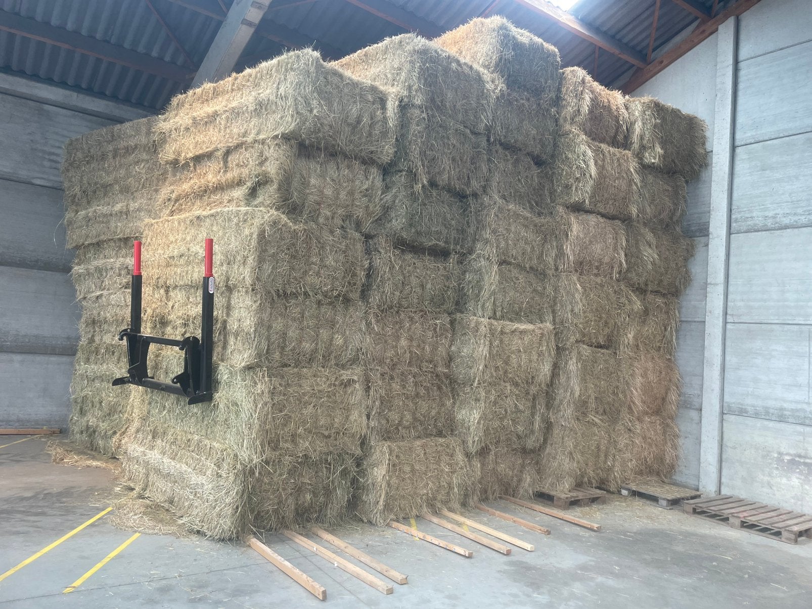 Platte balen hooi van 2025 direct kunnen voederen, Articles professionnels, Agriculture | Aliments pour bétail, Enlèvement ou Envoi