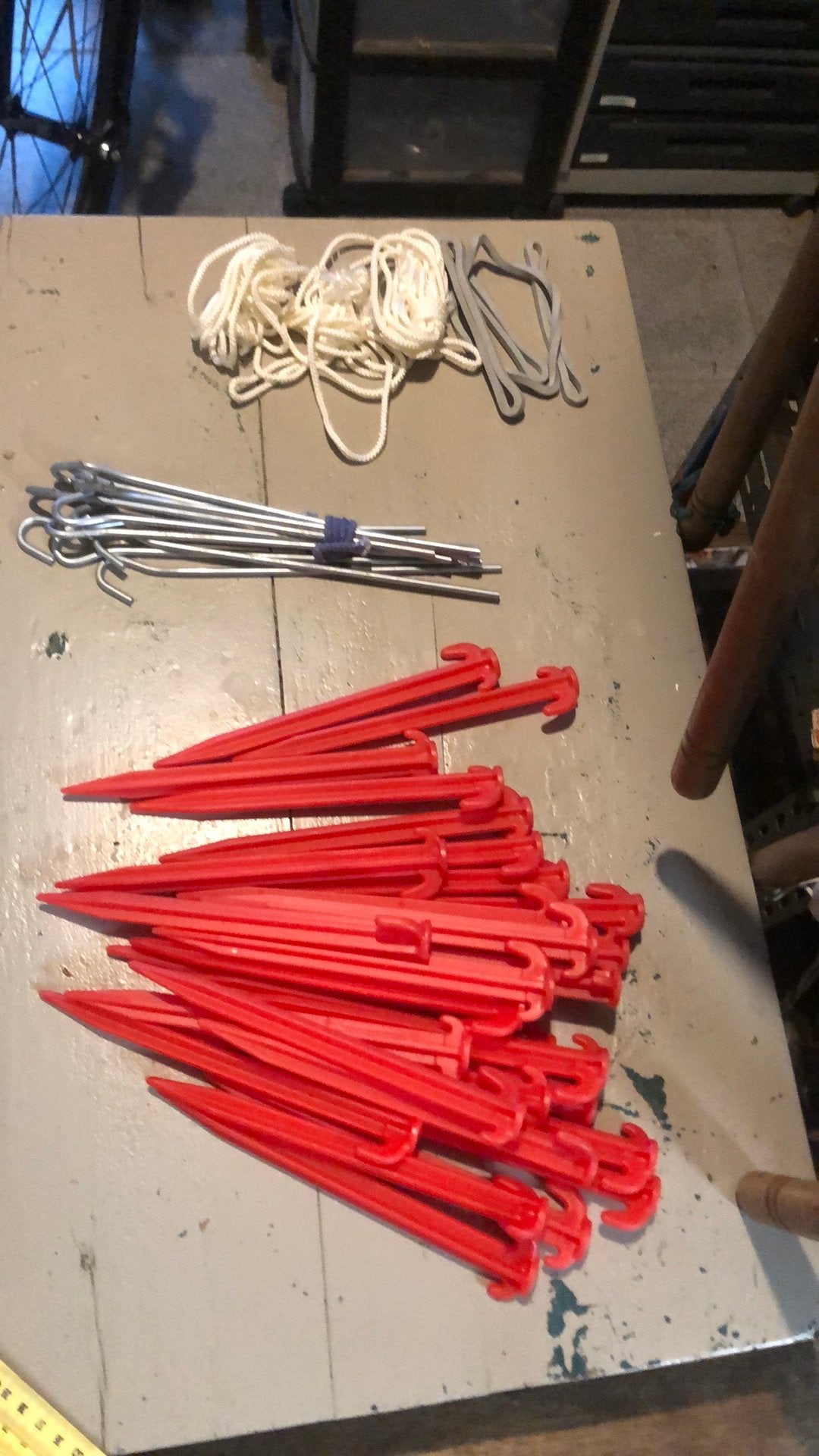 Piketten / haringen ( 43 stuks ), Caravanes & Camping, Accessoires de tente, Enlèvement, Utilisé
