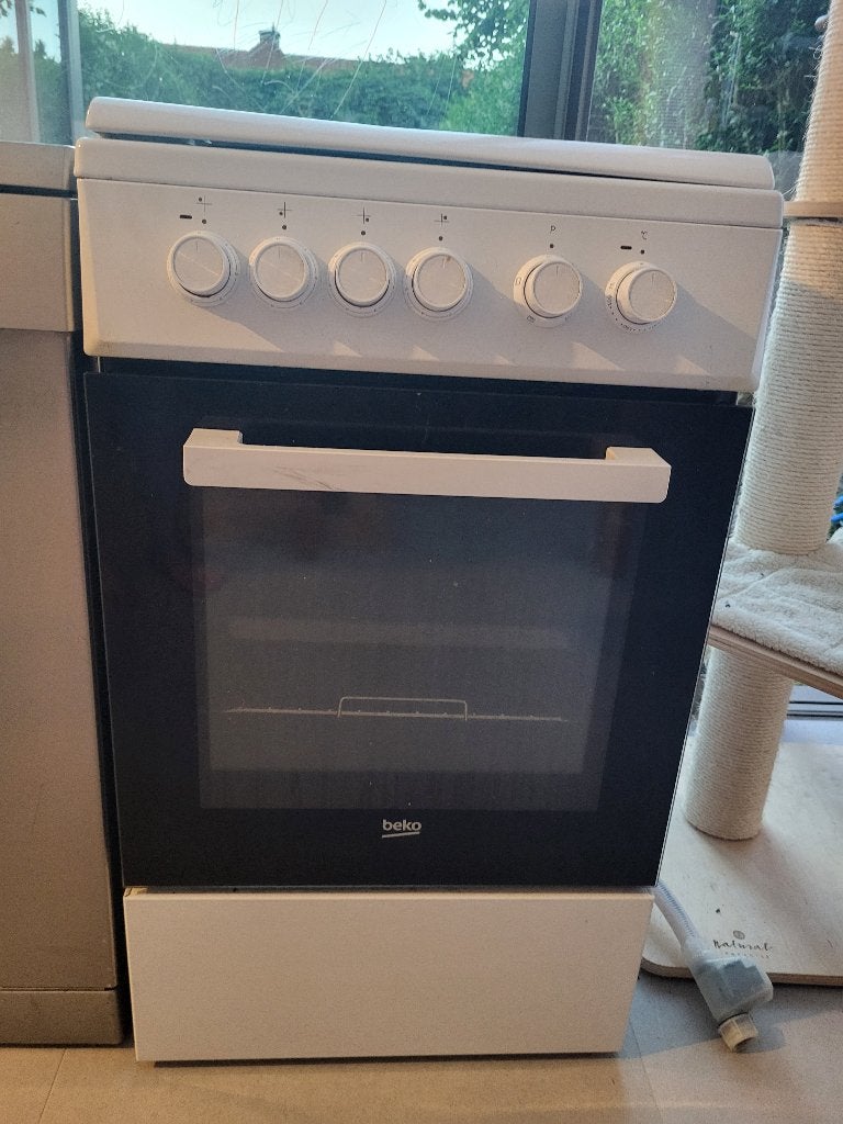 Beko elektrisch fornuis en oven, Ophalen, Gebruikt, 4 kookzones, Vrijstaand