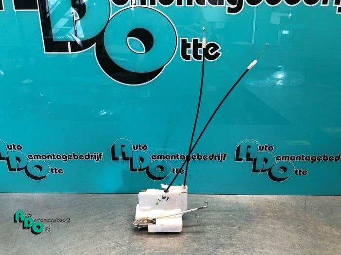 Deurslot Mechaniek 4Deurs links-achter van een Nissan Pixo (, Auto-onderdelen, Carrosserie, Gebruikt, -, -, Ophalen of Verzenden