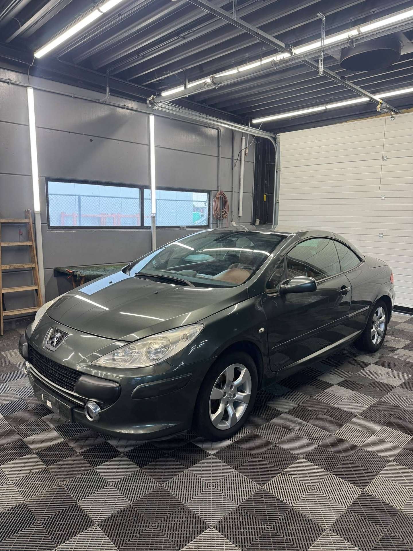 Peugeot 307 cc 1.6 benzine bj2006 euir4 START NIET, Auto's, 4 zetels, 1528 kg, Gebruikt, 4 cilinders