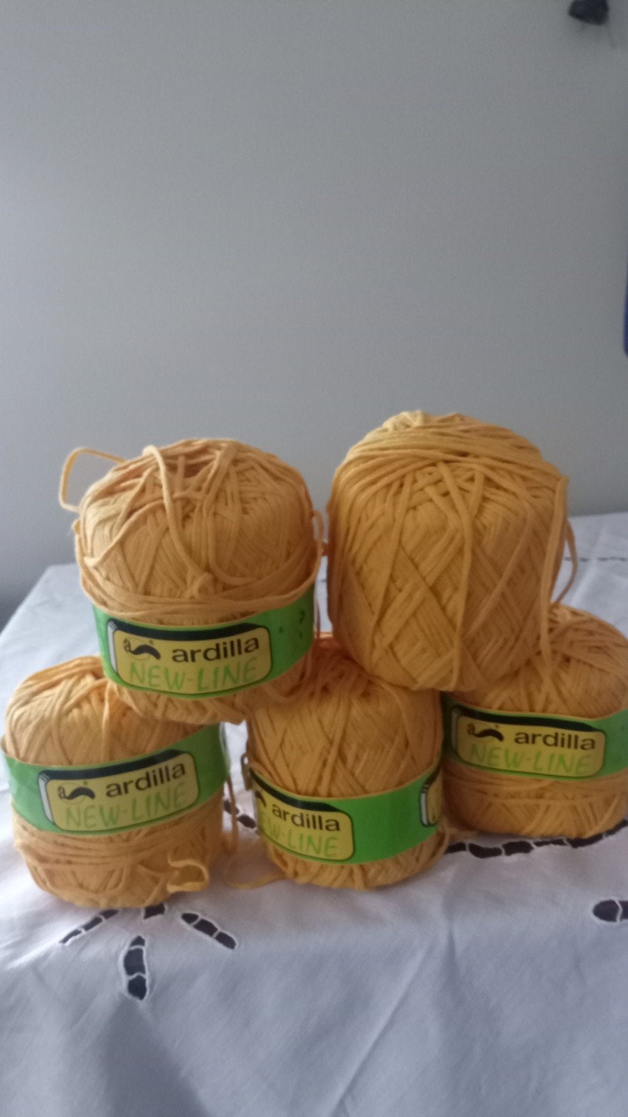 Av 5boules de coton jaune arctila7€, Hobby & Loisirs créatifs, Tricot & Crochet, Enlèvement ou Envoi, Comme neuf, Tricot ou Crochet