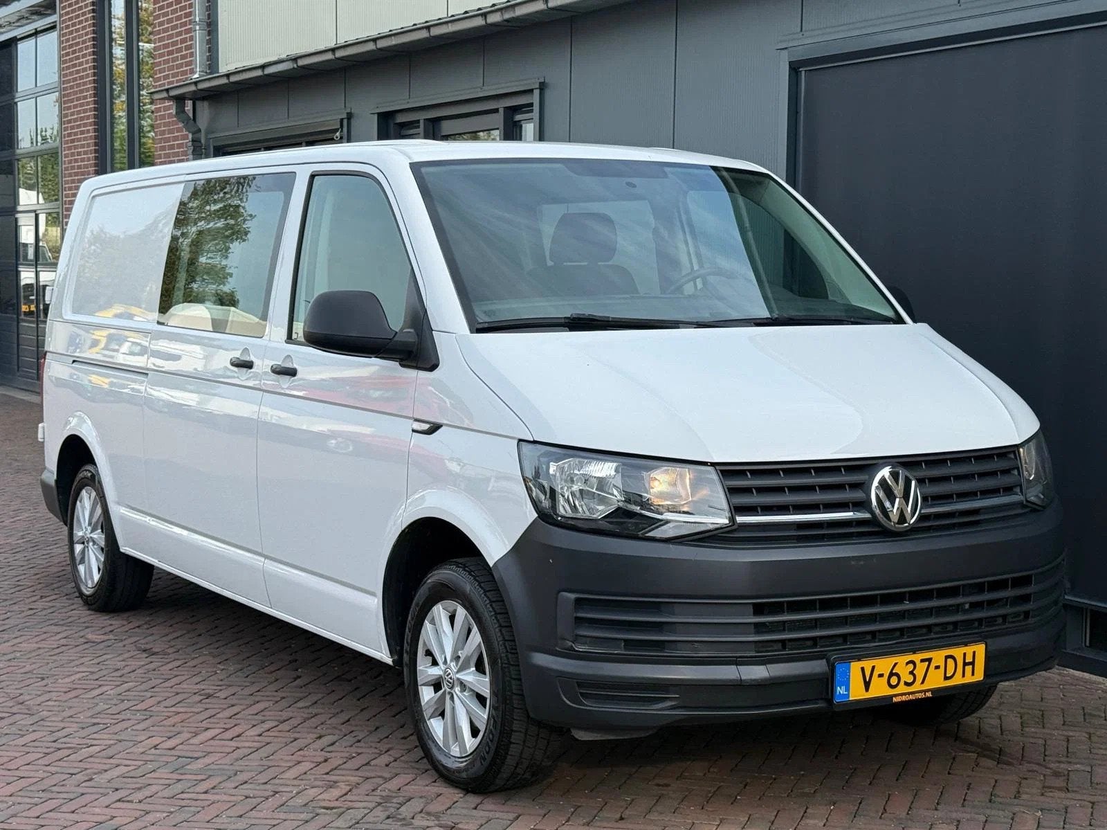 Volkswagen Transporter 2.0 TDI L2 Airco Dubbel Cabine 102PK, Auto's, Voorwielaandrijving, Gebruikt, 4 cilinders, Volkswagen