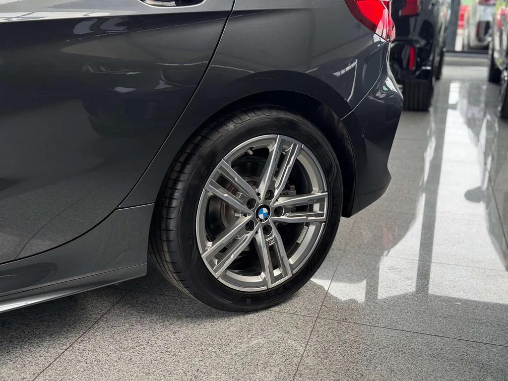 BMW 1 Serie 118 iA M Sport / PDC / NAVI / CARPLAY / COCKPIT, Auto's, Automaat, 1 Reeks, Gebruikt, Bedrijf