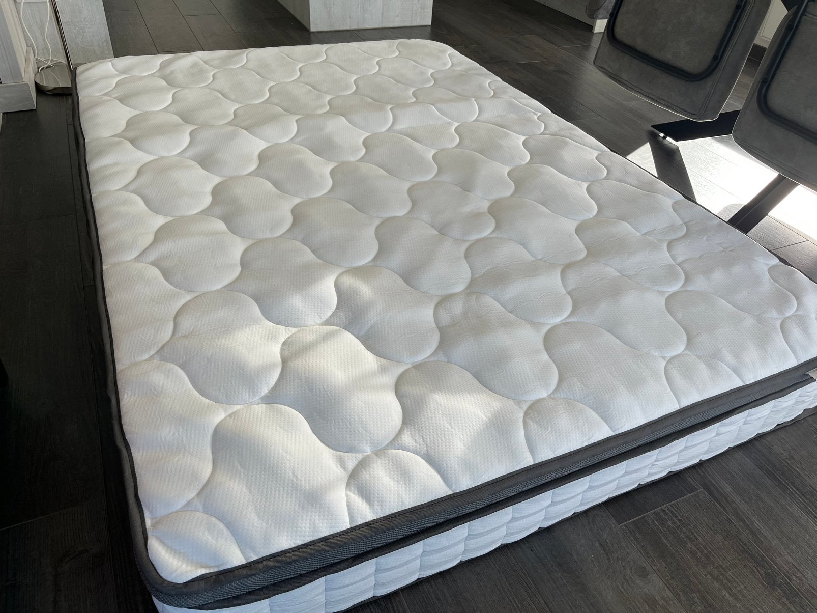 Gloednieuwe pocketverenmatras 140x200cm, Ophalen, 140 cm, Zo goed als nieuw, Matras