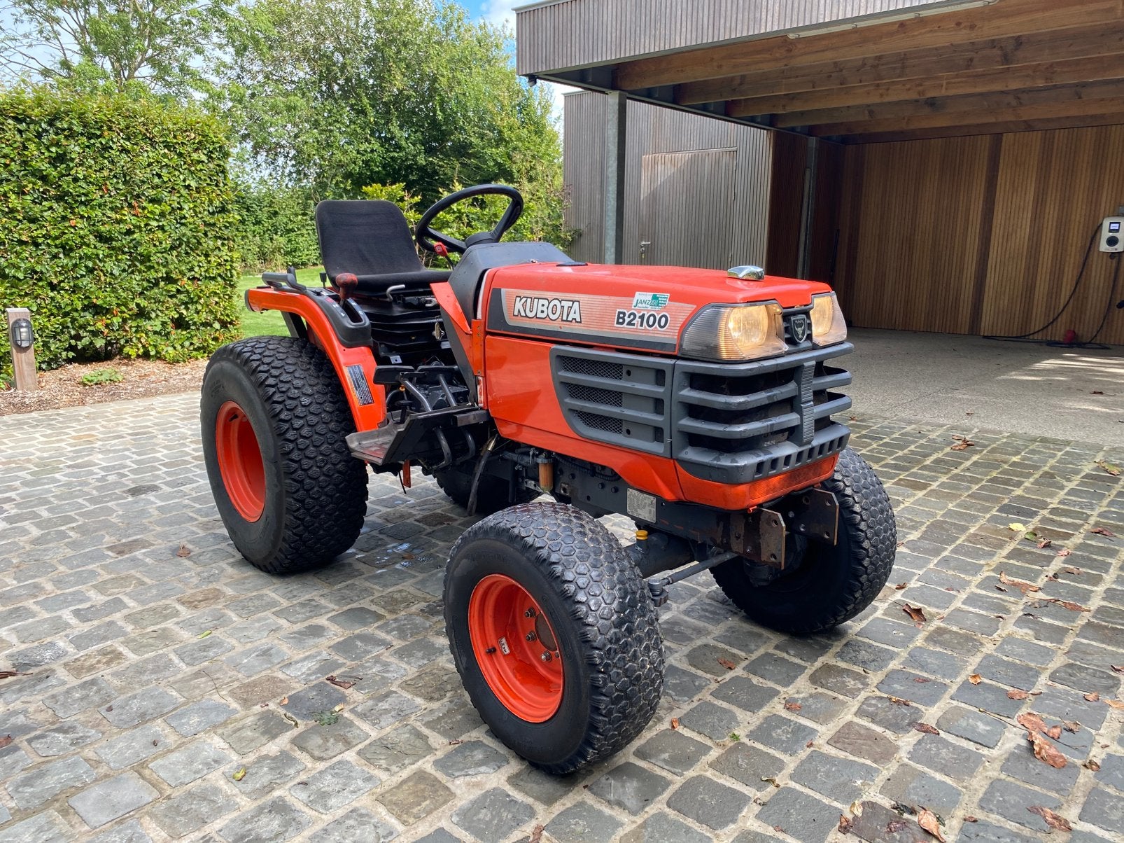 Mini-tracteur Kubota B2100, Enlèvement, Labour