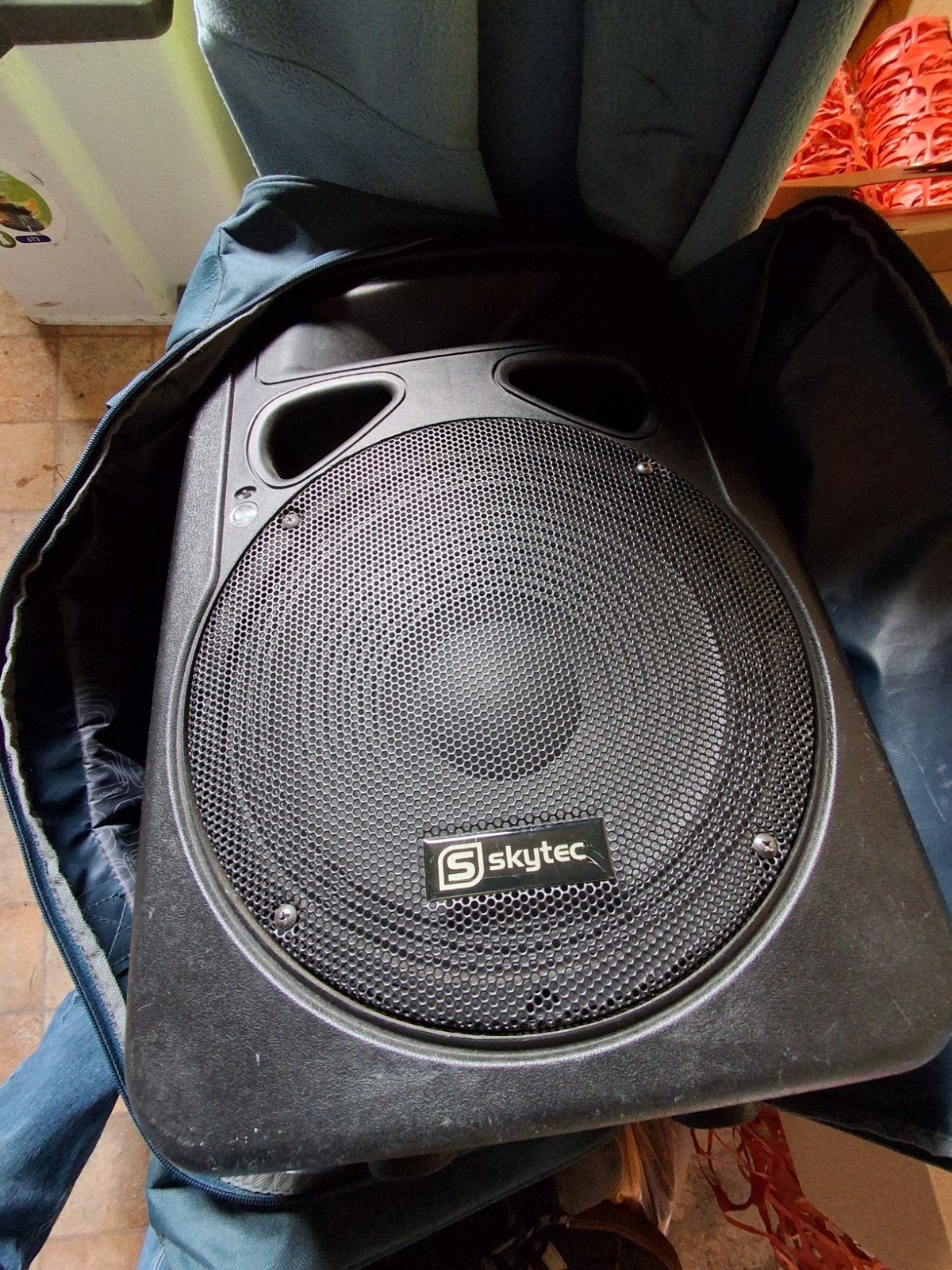 Skytec speaker SP1200A in draagtas, TV, Hi-fi & Vidéo, Enceintes, Enlèvement