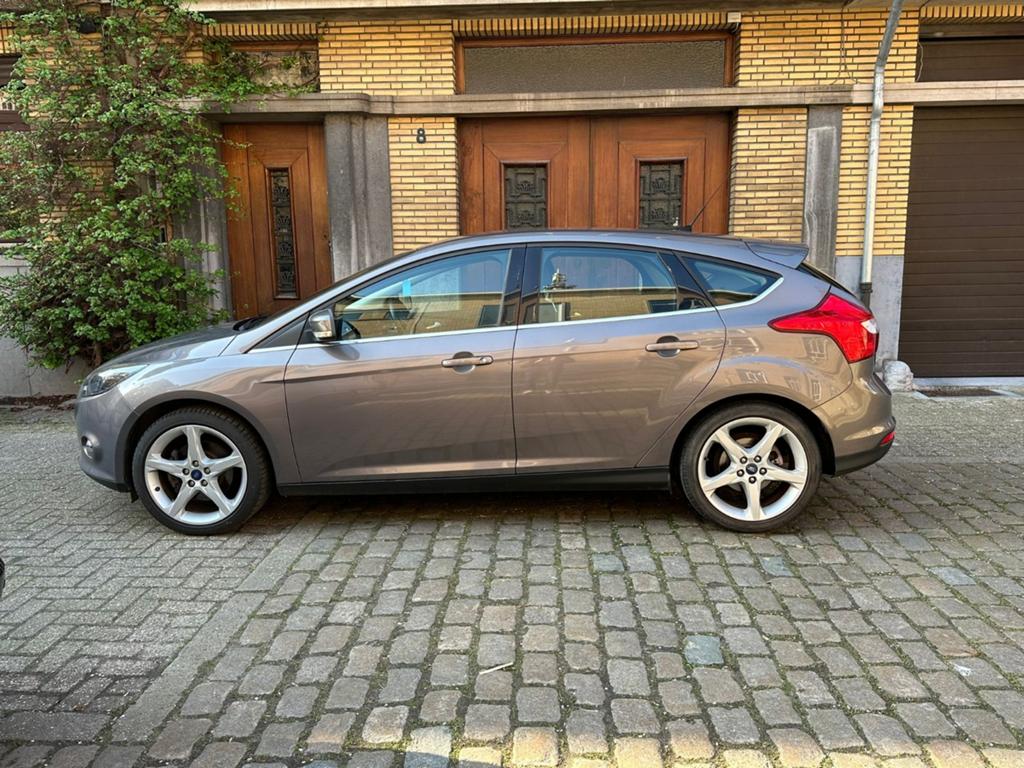 Ford Focus 1.6i essence 2014 avec 125 000 km, Autos, Ford, Focus, Euro 5, Carnet d'entretien, 5 places