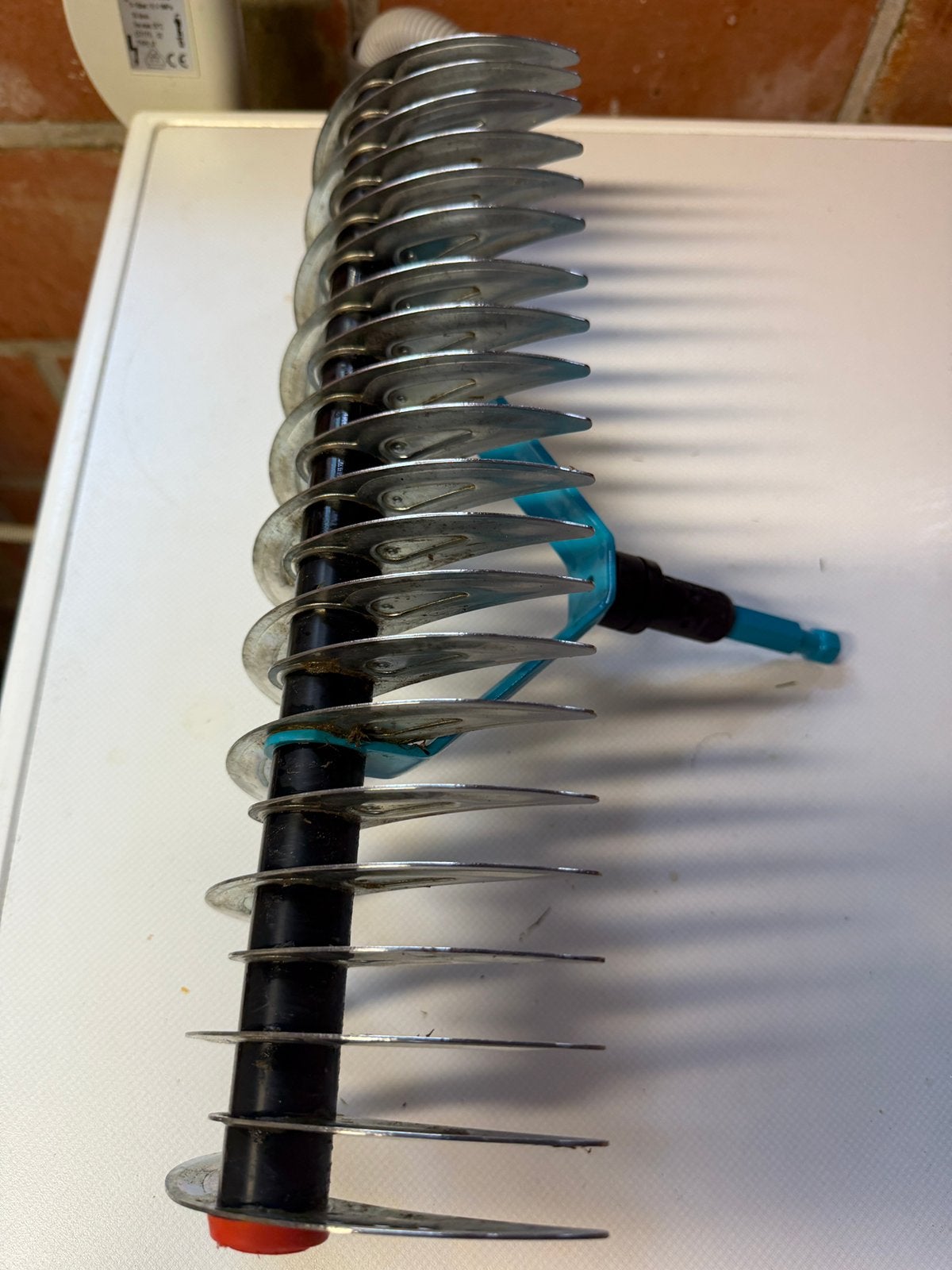 RÂTEAU À SCARIFIER 2 FACES GARDENA COMBI avec manche 150 cm, Enlèvement, Comme neuf