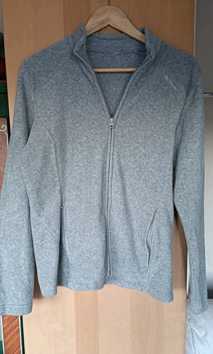 Veste polaire grise, avec fermeture éclair * Quechua Decathl, Taille 42/44 (L), Gris, Enlèvement ou Envoi, Comme neuf