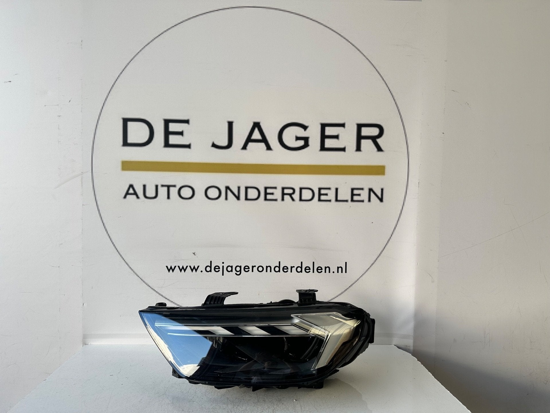 AUDI A1 82A VOLANT LED KOPLAMP LIENS 82A941033D 2018-, AUDI AG, Auto-Union-Strasse 1
85045  Ingolstadt, DE, Audi, Utilisé