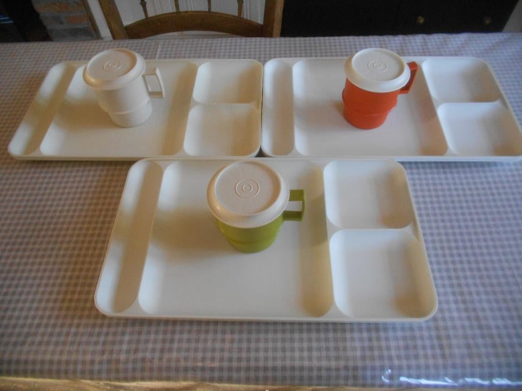 Tupperware plateaux/tasses - picnic - télé (mobilhome) DD, Enlèvement ou Envoi