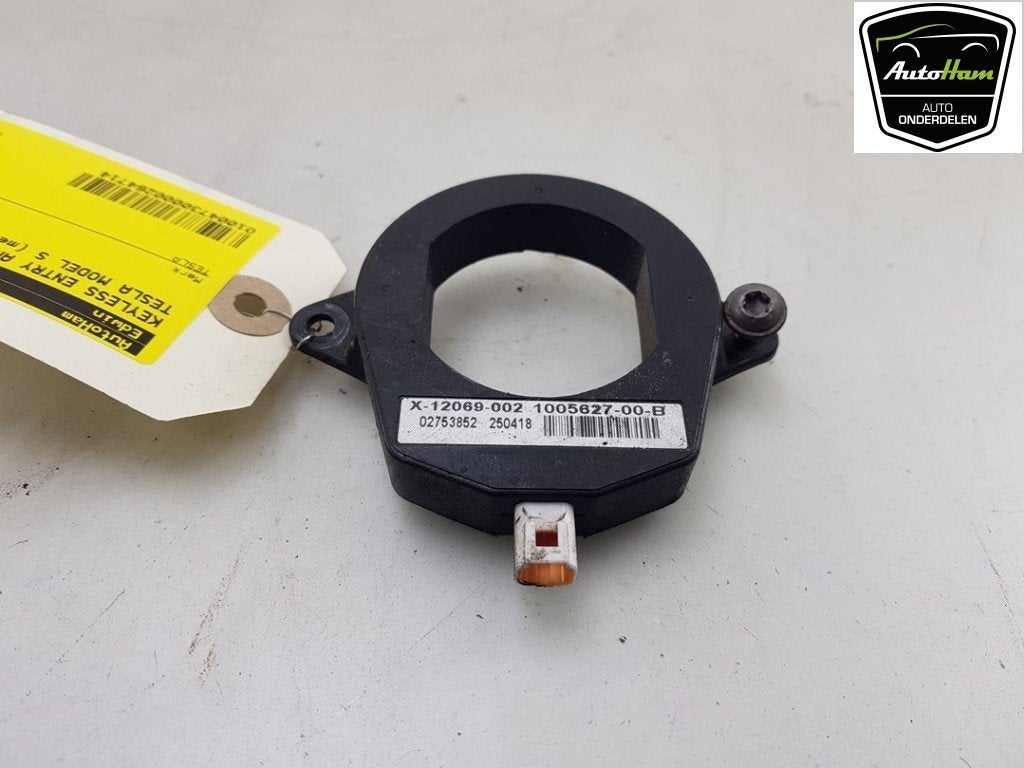 ANTENNE D'ACCÈS SANS CLÉ Tesla Model S (|100562700B|), Germany_Sales@tesla.com, Utilisé, Autres marques automobiles, Ludwig-Prandtl-Straße 27 - 29
12526  Berlin, DE