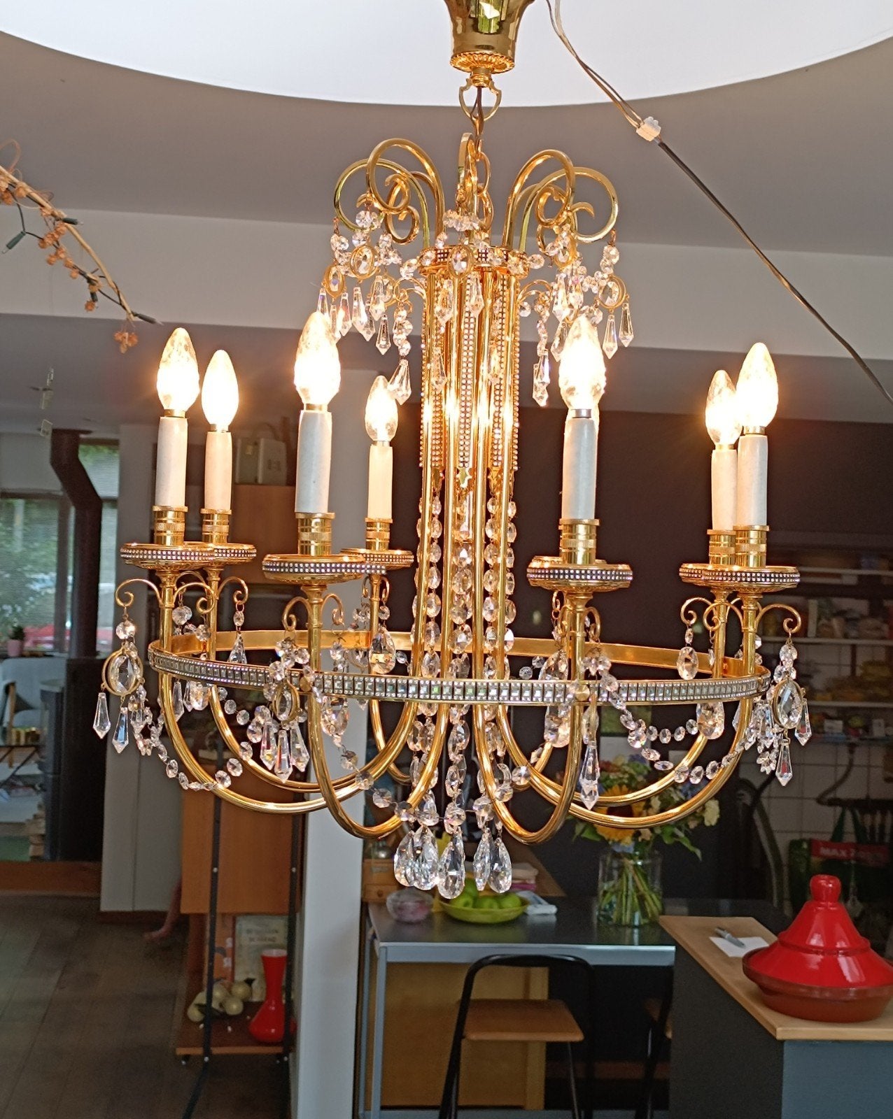 Lustre Hollywood Regency, Enlèvement