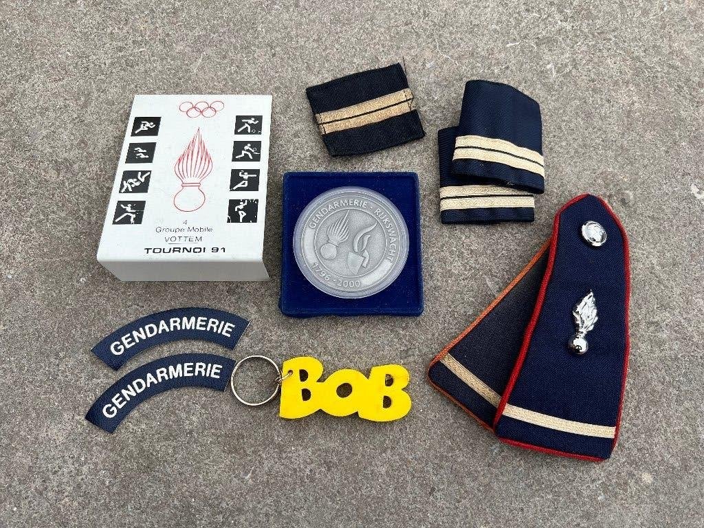 Petits objets gendarmerie belge, Collections, Enlèvement ou Envoi, Gendarmerie, Emblème ou Badge