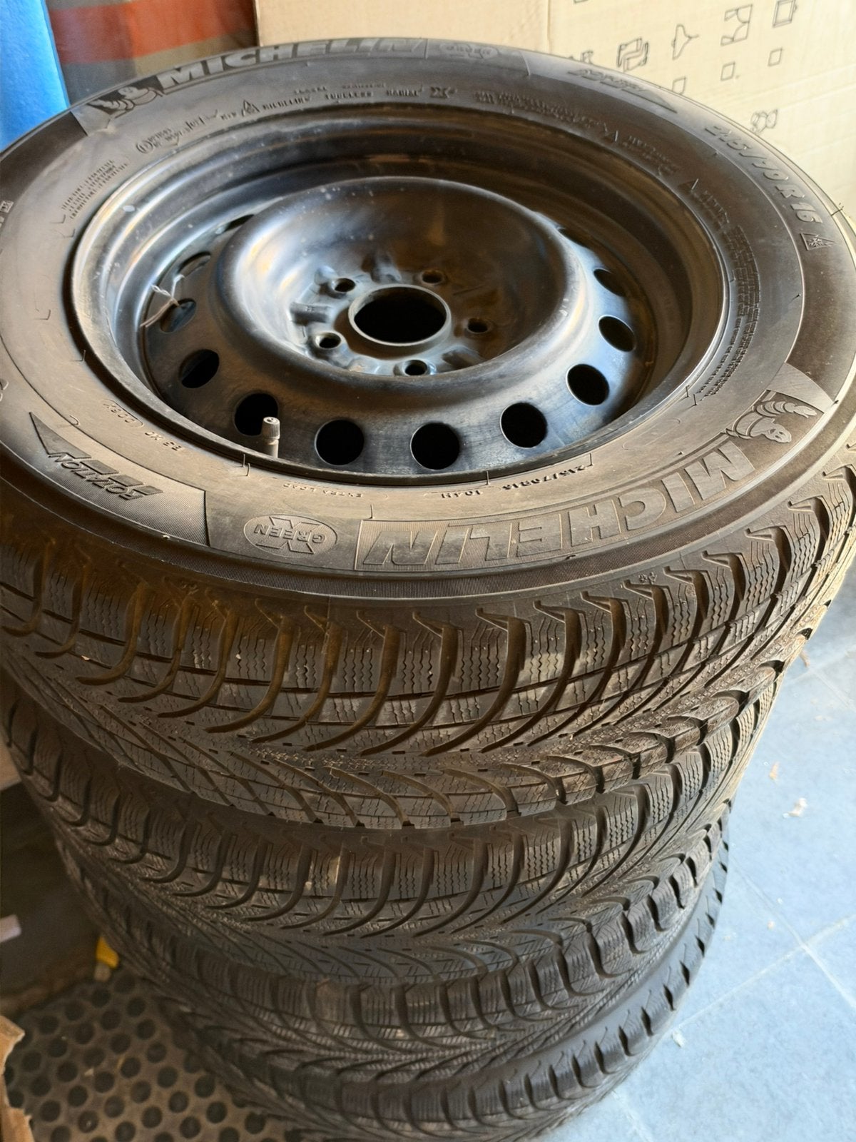 4 Pneus Michelin 215/70/16, Autos : Pièces & Accessoires, Enlèvement, Pneus hiver, Pneu(s)