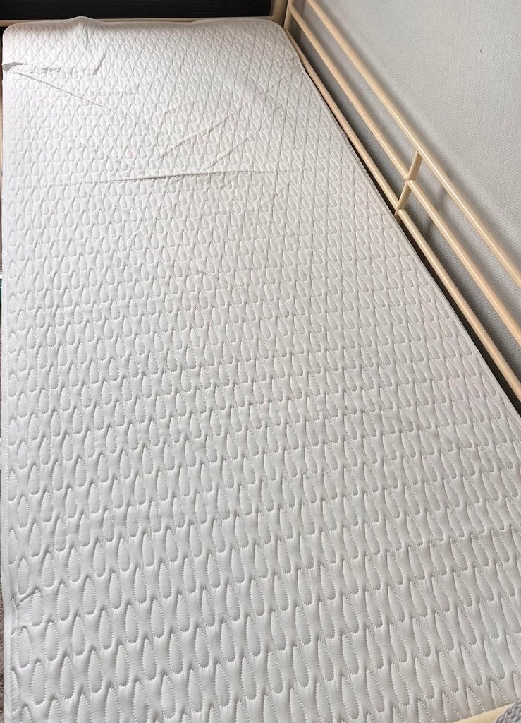 Matras van gemiddelde kwaliteit, Huis en Inrichting, Slaapkamer | Matrassen en Bedbodems, Ophalen, 90 cm, Eenpersoons, Nieuw