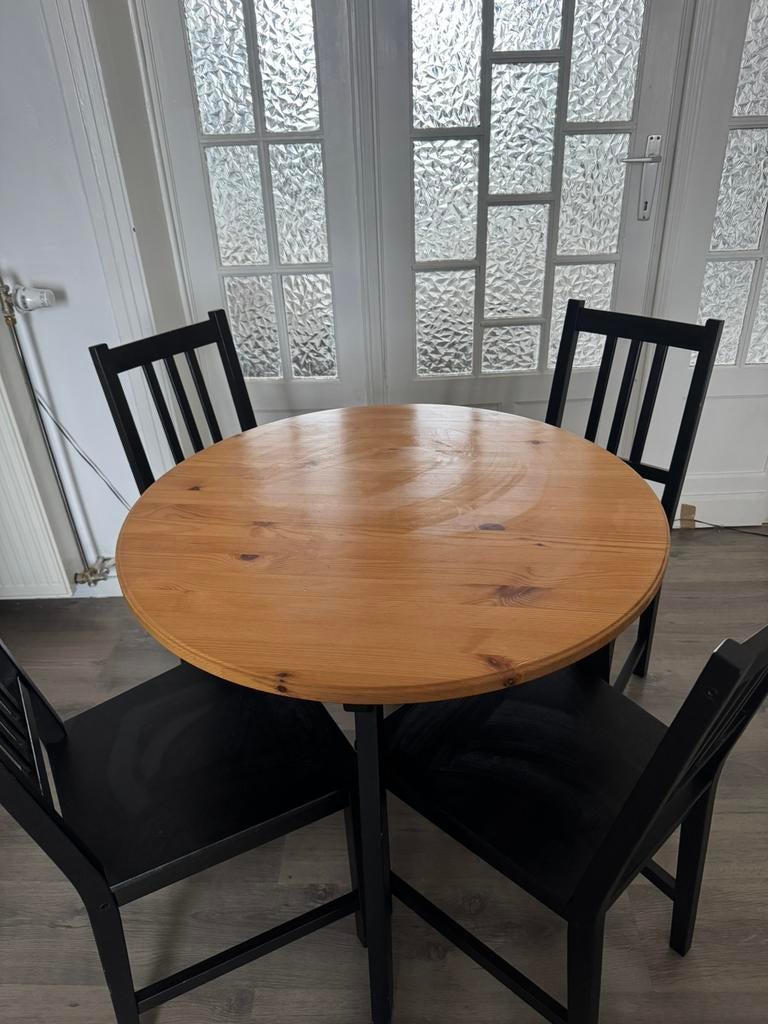 Table a manger + 4 chaises (IKEA), Enlèvement, Comme neuf