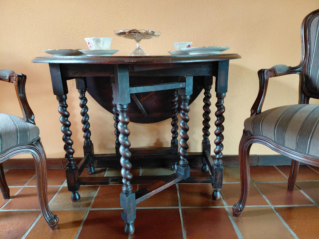 Engelse antieke gateleg/dropleaf/hangoortafel, Ophalen
