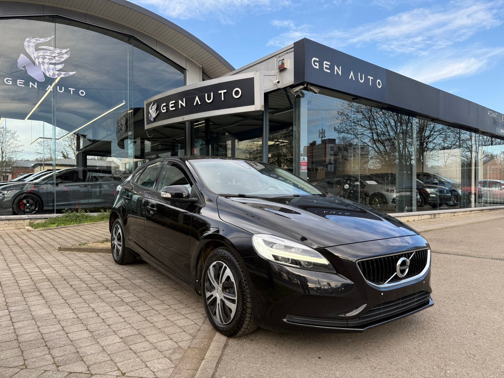 Volvo V40 V40 2.0 D2 Kinetic * 12 à 36 MOIS GARANTIE *, Autos, Achat, Euro 6, Entreprise, Garantie prolongée