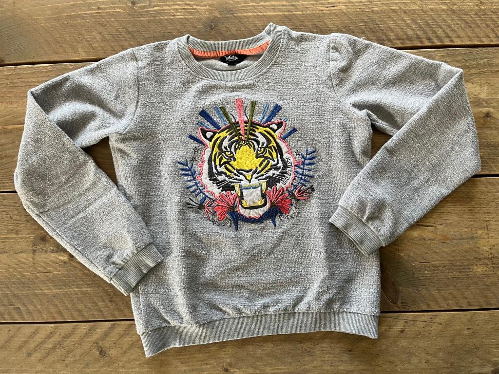 JULIETTE, pull gris clair à paillettes tigre 134, Enlèvement ou Envoi, Pull ou Veste, Utilisé, Little miss juliette