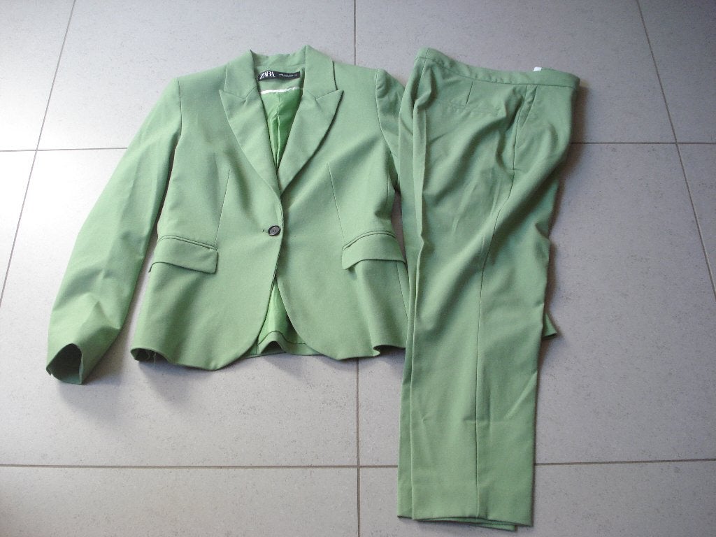 Nieuwe groene Zara broek + blazer, dames. mt 38, Kleding | Dames, Jasjes, Kostuums en Pakken, Maat 38/40 (M), Kostuum of Pak, Zara.