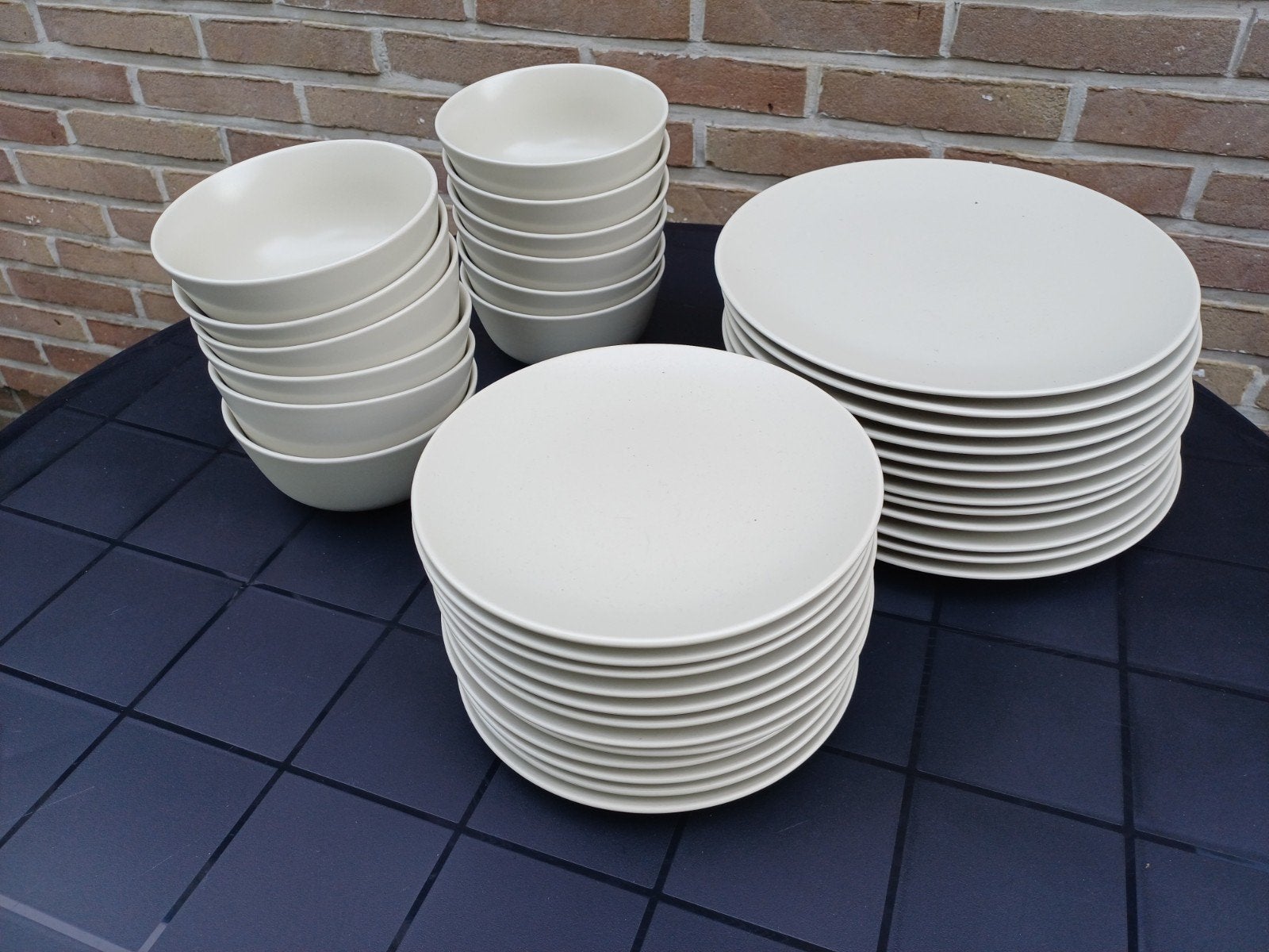 Compleet 36-delig beige servies, Ophalen, Zo goed als nieuw, Bord(en), Modern
