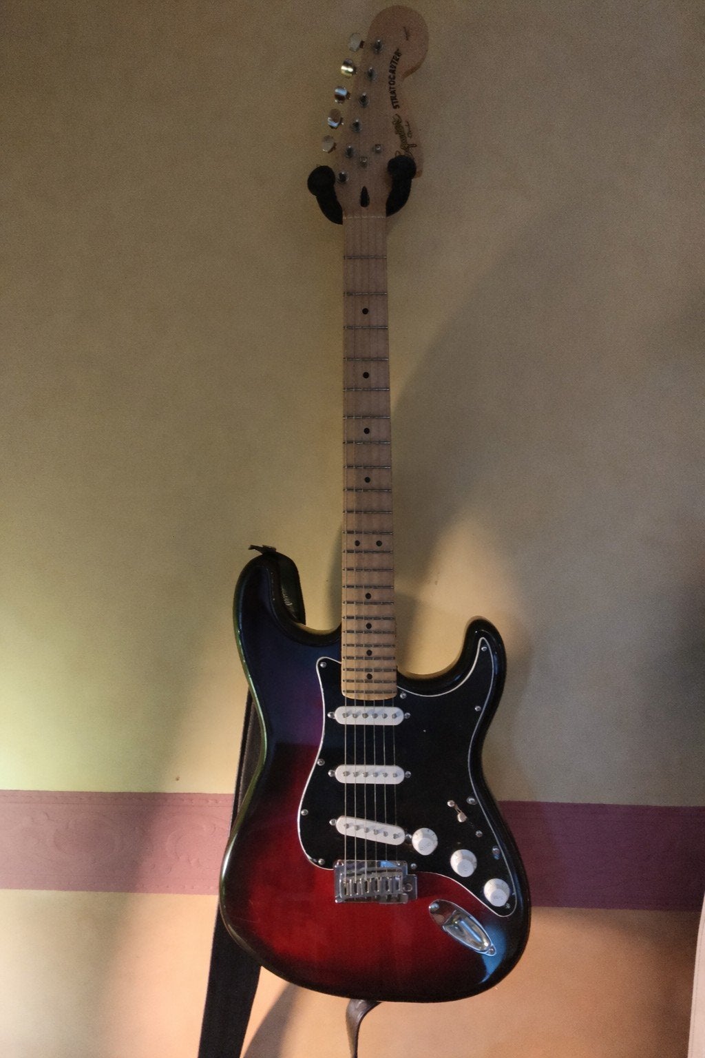 Squier Stratocaster Standard, Musique & Instruments, Enlèvement, Fender