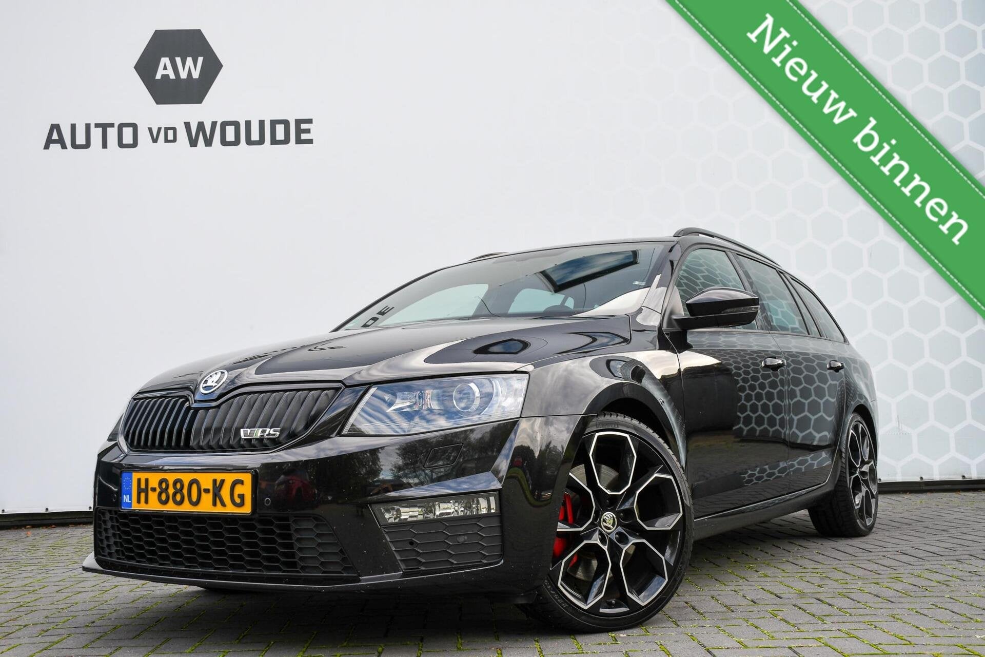 Skoda Octavia Combi 2.0 TSI RS 230 Pano Schaalstoel CarPlay, Auto's, Dealer onderhouden, Gebruikt, 4 cilinders, Zwart