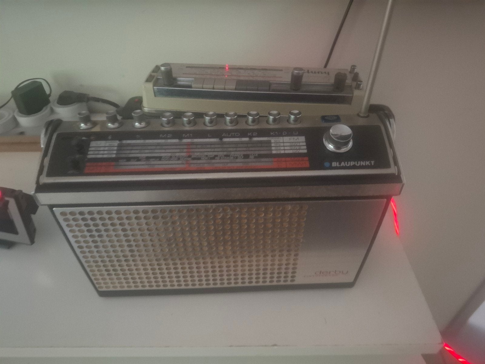 2 oude draagbare radio's, Ophalen